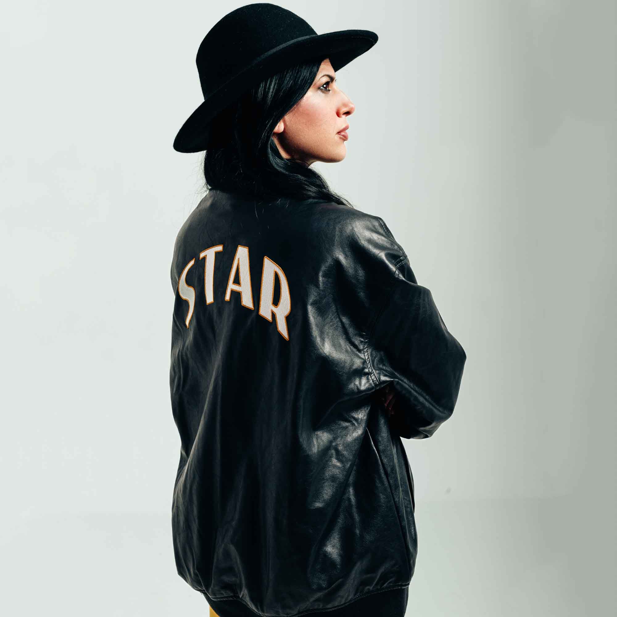 Chaqueta bomber bordada unisex de piel vegana STAR - Imagen 2